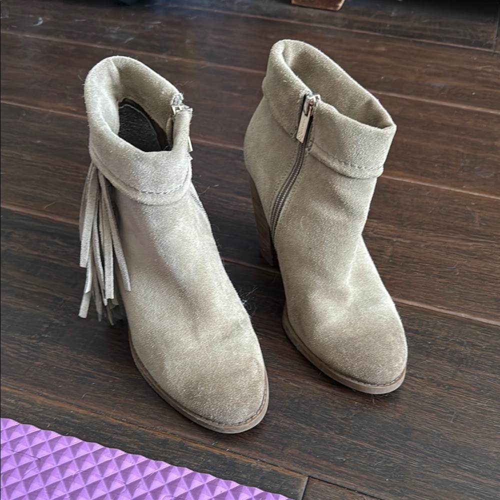 JESSICA SIMPSON Women's Suede Fringe Ankle Boots - Tan